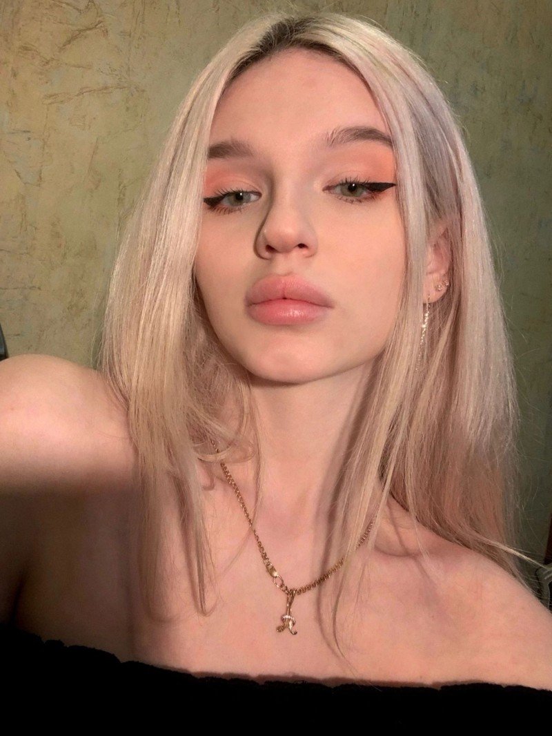 Яна  - Интим салон СПб +7(981)174-52-34